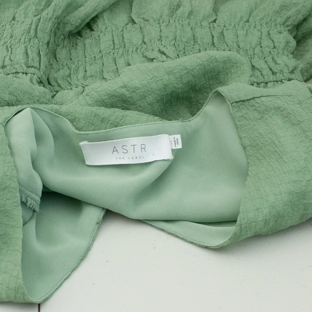 ASTR the Label Chiffon Smocked Blouse Sage Green Puff Sleeve Women’s Top Size M